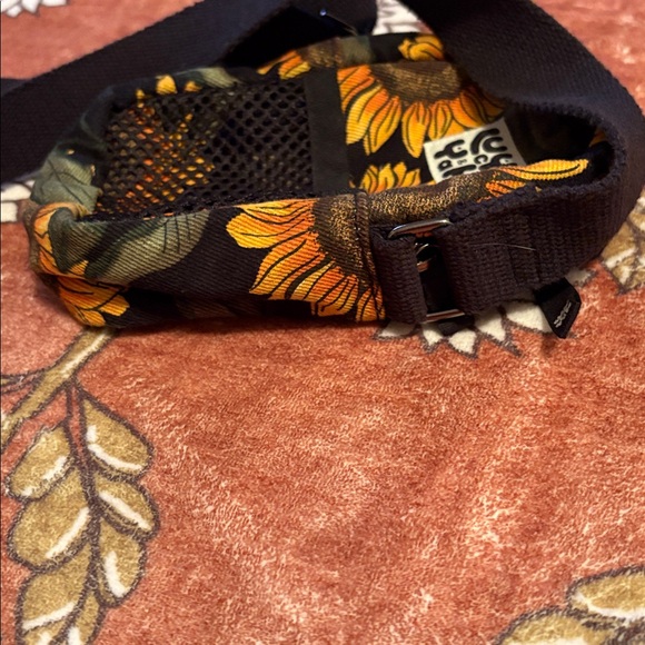 Lucy & Yak Sunflower Print Crossbody Bag - Picture 6 of 9